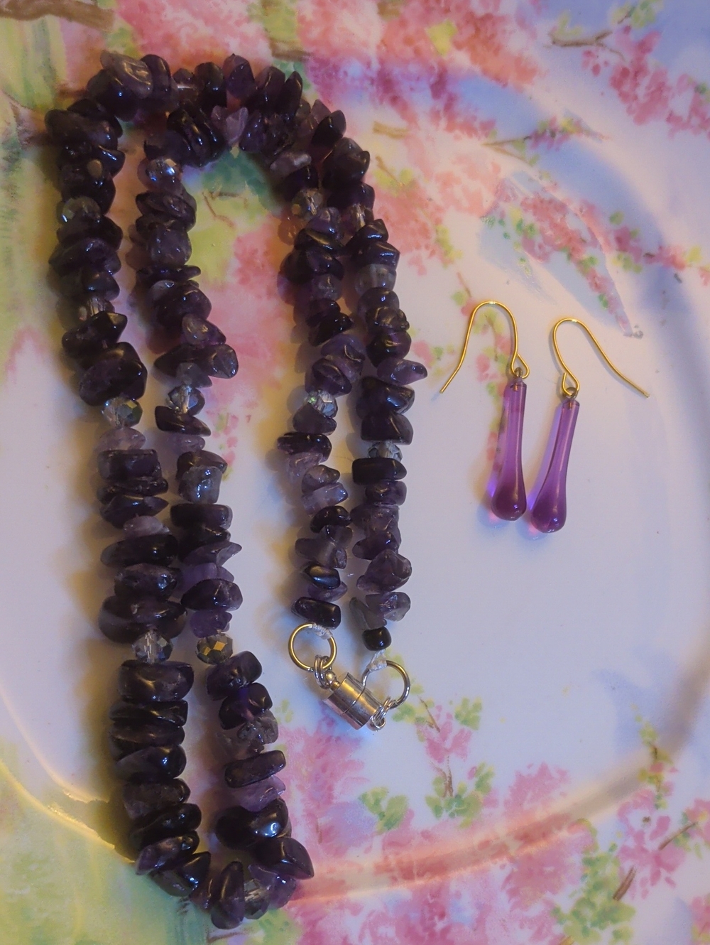Lavender And Purple Amethyst Chip Necklace Magnetic Clasp 20", 48g, + Free Gift
